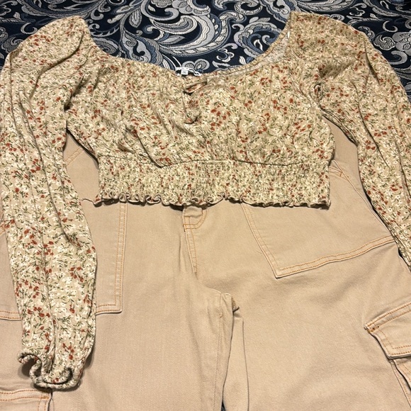 Women’s  Top - Picture 2 of 4